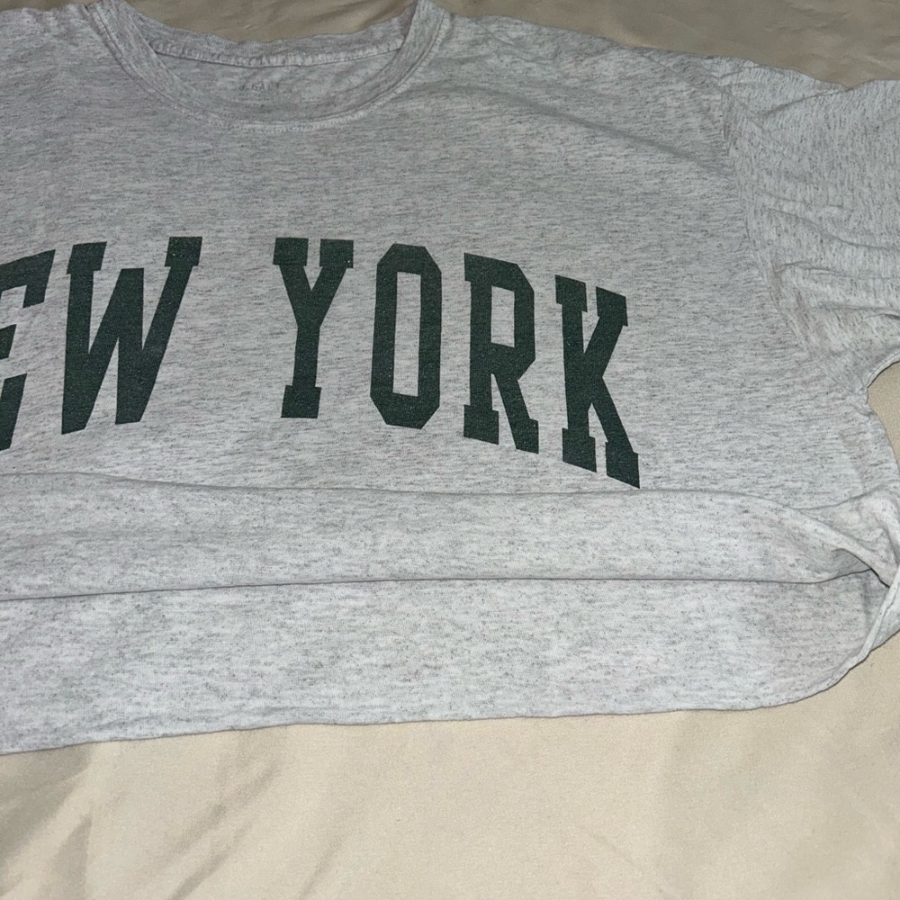 Gray New York Graphic Crop Top - Picture 4 of 7
